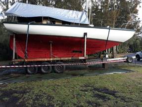 A boat on a trailer

Description automatically generated