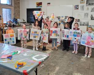 A group of children in a room

Description automatically generated with low confidence