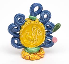 A picture containing metalware, accessory, key, enamel

Description automatically generated