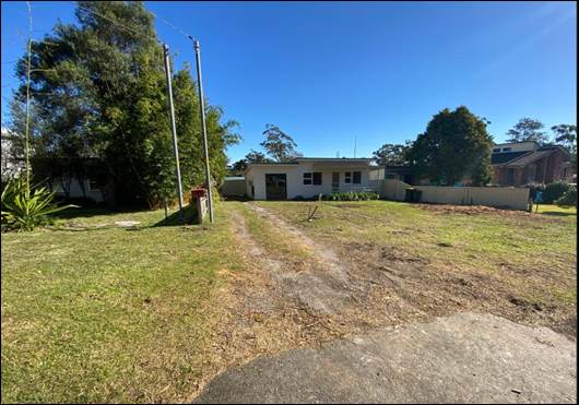 A dirt path leading to a house

Description automatically generated with medium confidence