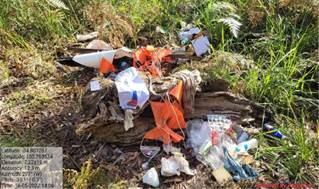 A pile of trash in the grass

Description automatically generated with low confidence