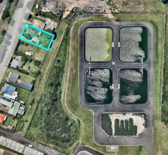 An aerial view of a building

Description automatically generated