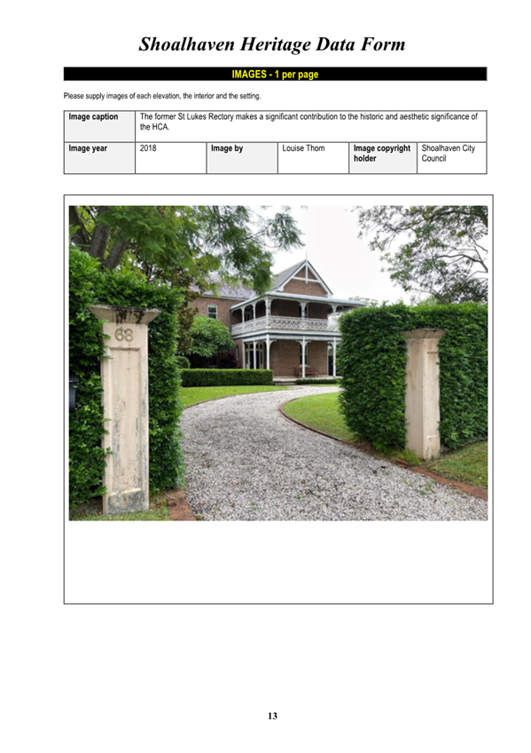 A house with a driveway and hedges

Description automatically generated with medium confidence