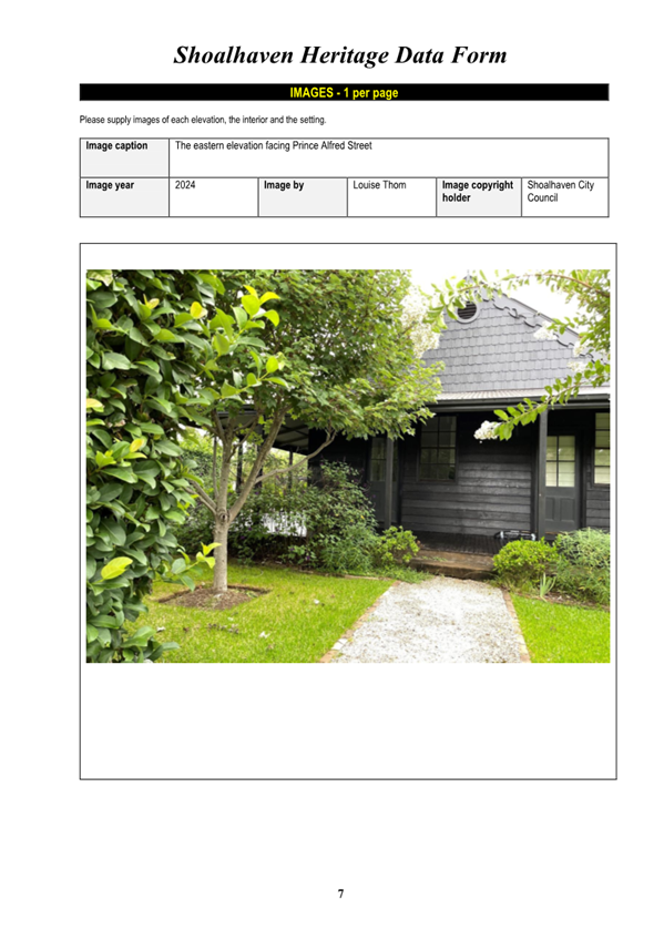 A house with a path and trees

Description automatically generated with medium confidence