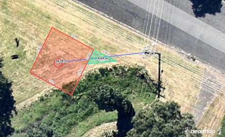 An aerial view of a field

Description automatically generated