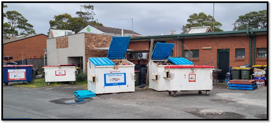A group of dumpsters with blue lids

AI-generated content may be incorrect.