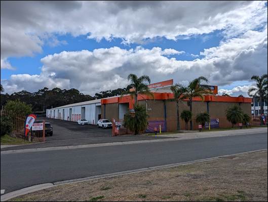 A building with cars parked in front of it

AI-generated content may be incorrect.