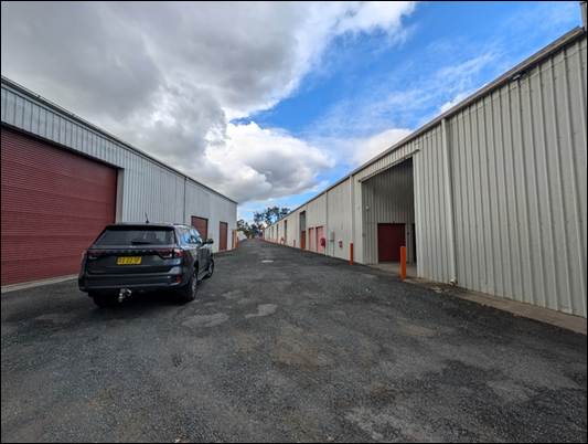 A car parked outside of a building

AI-generated content may be incorrect.