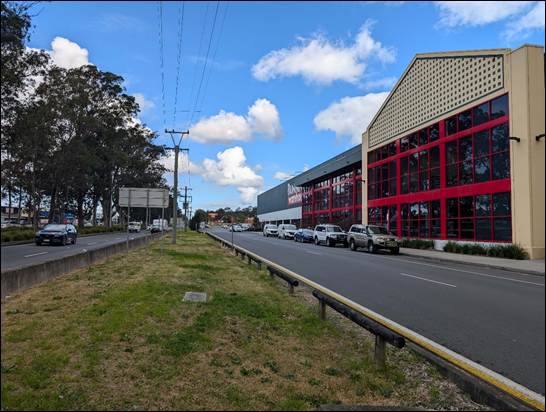 A building with cars on the side of the road

AI-generated content may be incorrect.